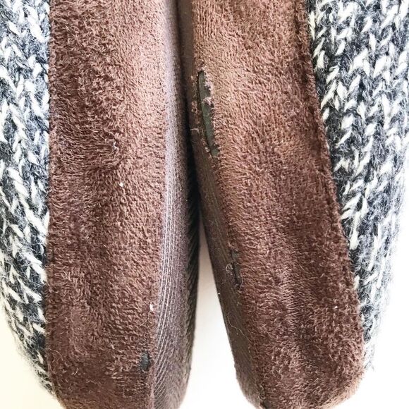 Roots kids knit cabin sock slippers GUC - small tear size 11-12 toddler - Picture 3 of 10